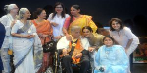 Shashi with vahida, rekha and others