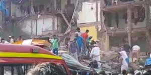 after-heavy-rain-in-mumbai-three-stories-building-collapsed-in